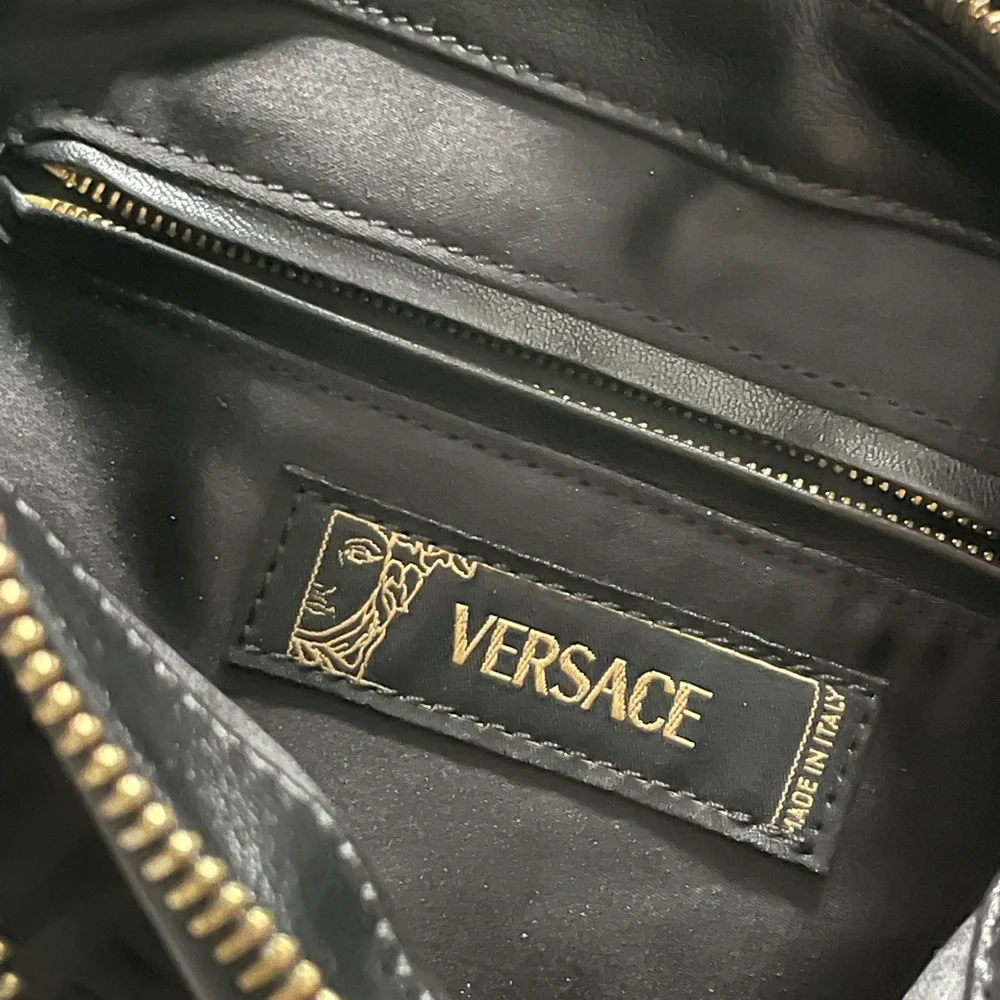 Versace half moon shoulder bag black with studs vintage 90’s - Picture 16 of 16